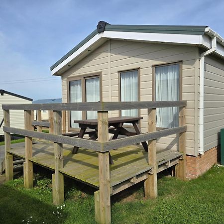 Castaways Holiday Park Hotel Bacton  Exterior photo