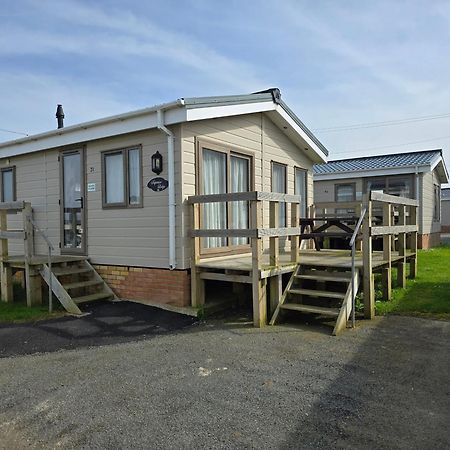 Castaways Holiday Park Hotel Bacton  Exterior photo