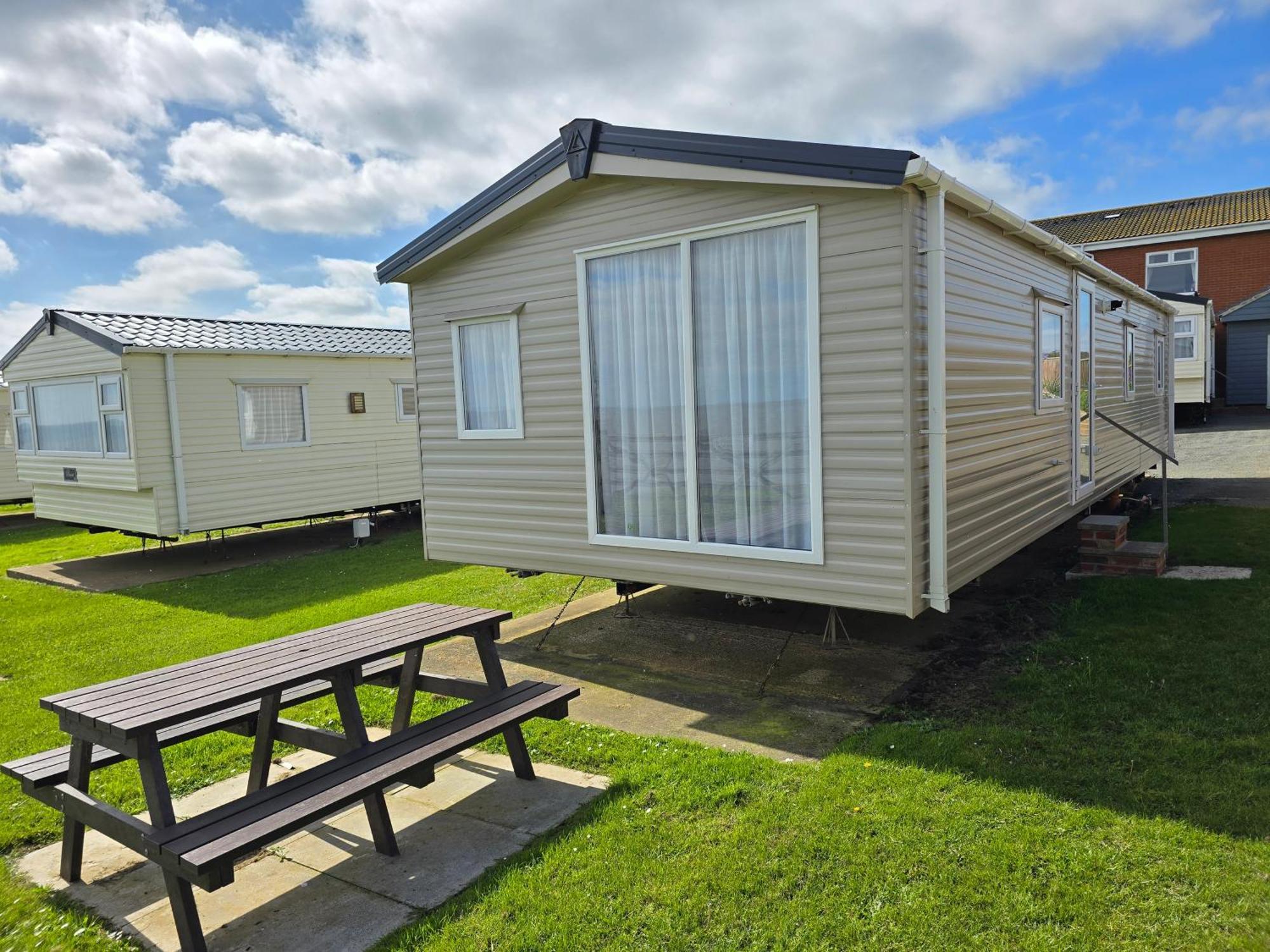 Castaways Holiday Park Hotel Bacton  Exterior photo