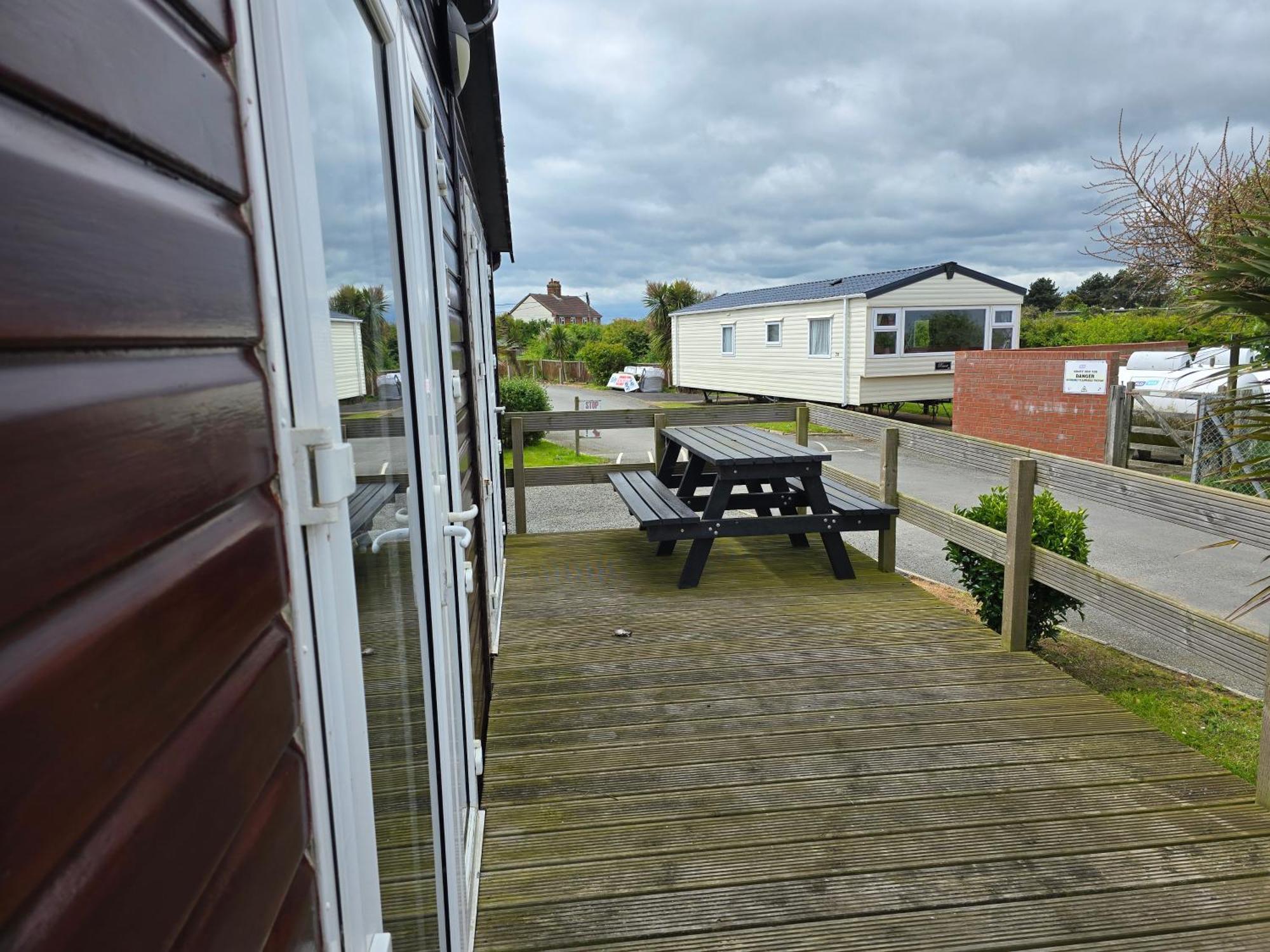 Castaways Holiday Park Hotel Bacton  Exterior photo