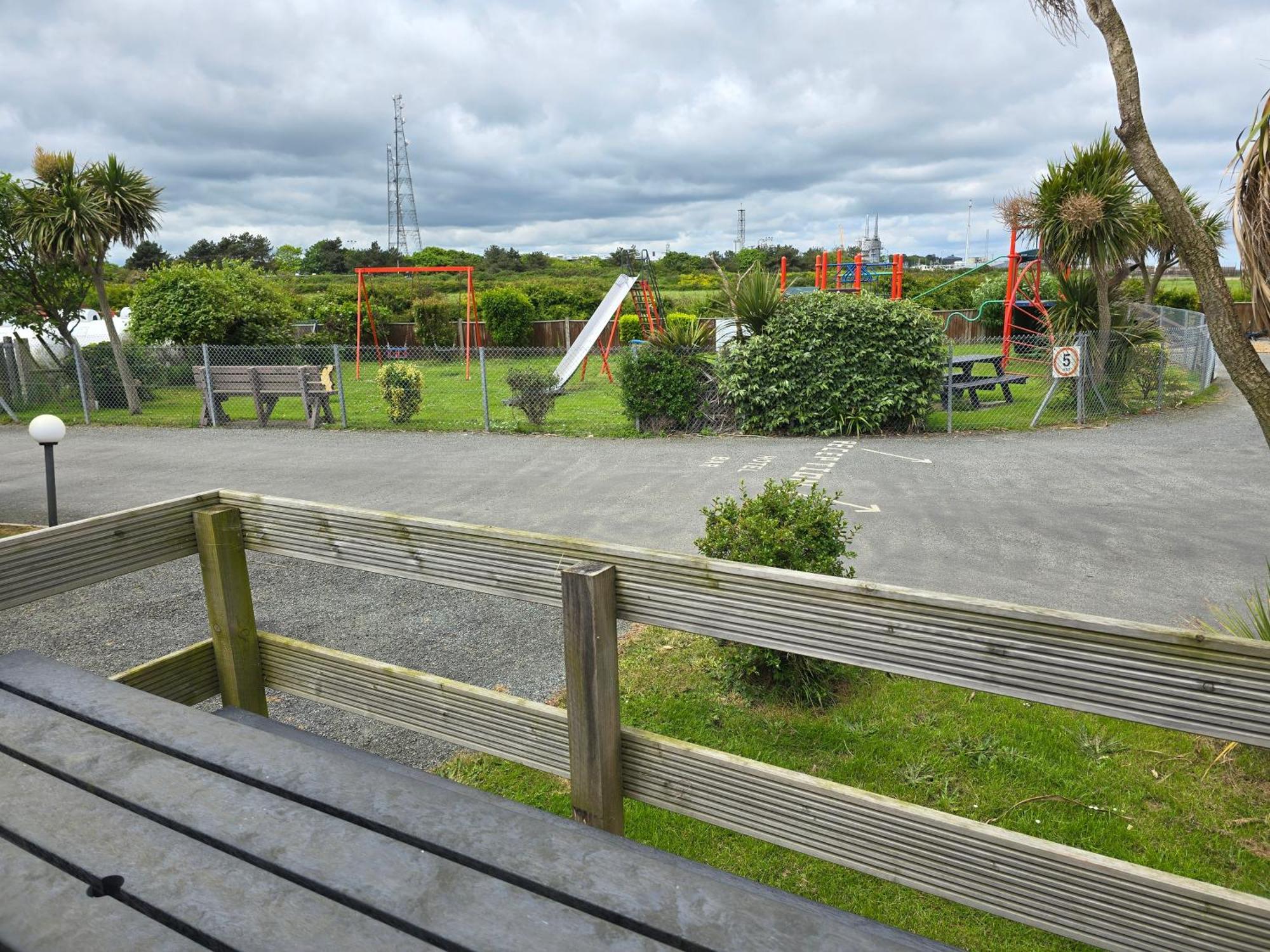 Castaways Holiday Park Hotel Bacton  Exterior photo