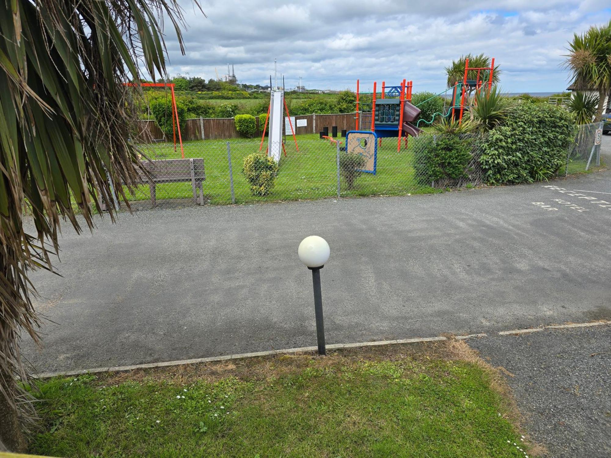 Castaways Holiday Park Hotel Bacton  Exterior photo